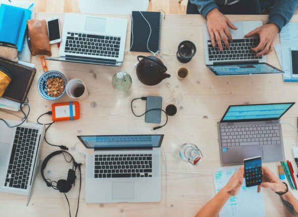 photo-1519389950473-47ba0277781c